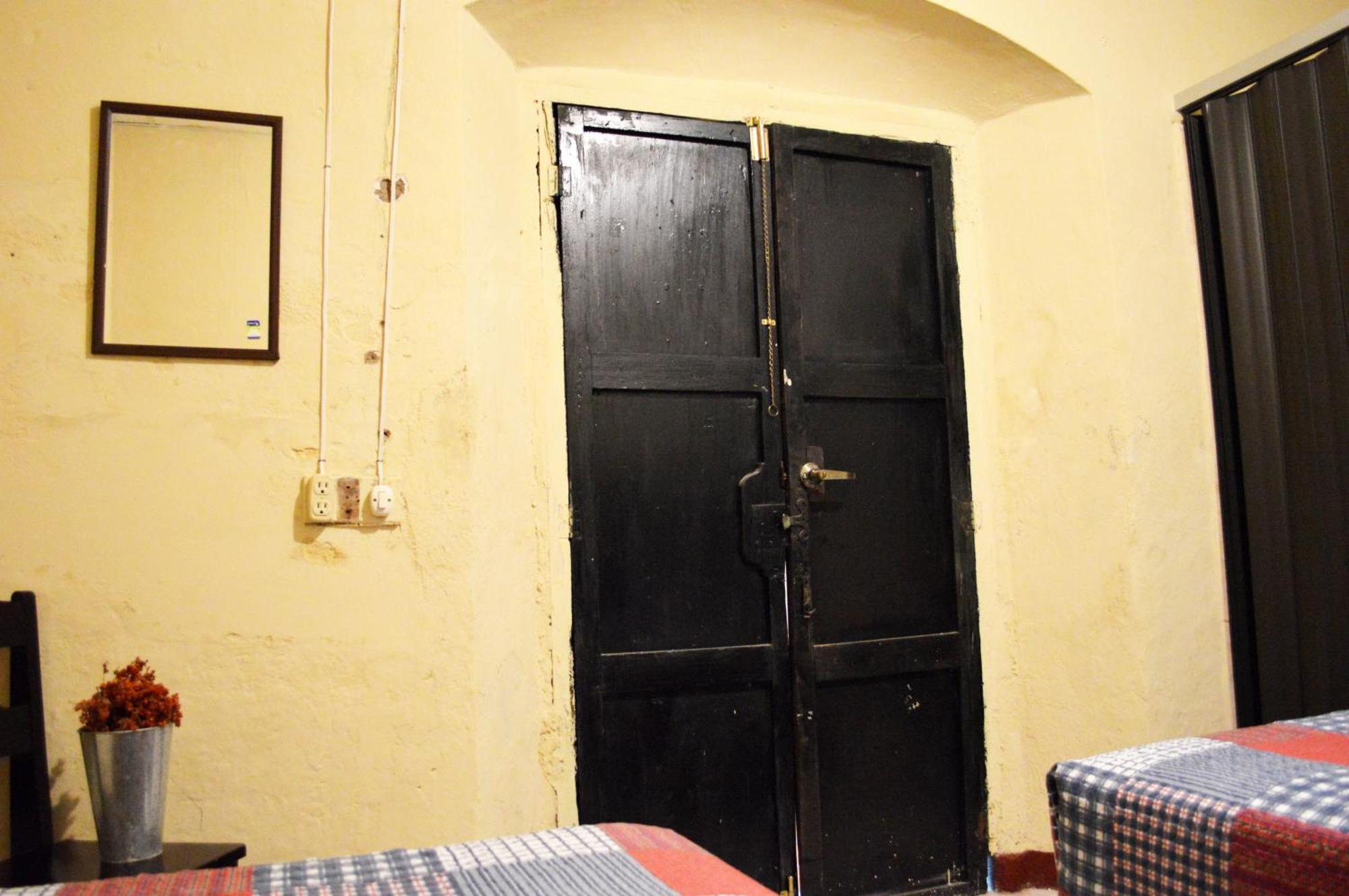 Ave del Paraiso Guest House Antigua Esterno foto