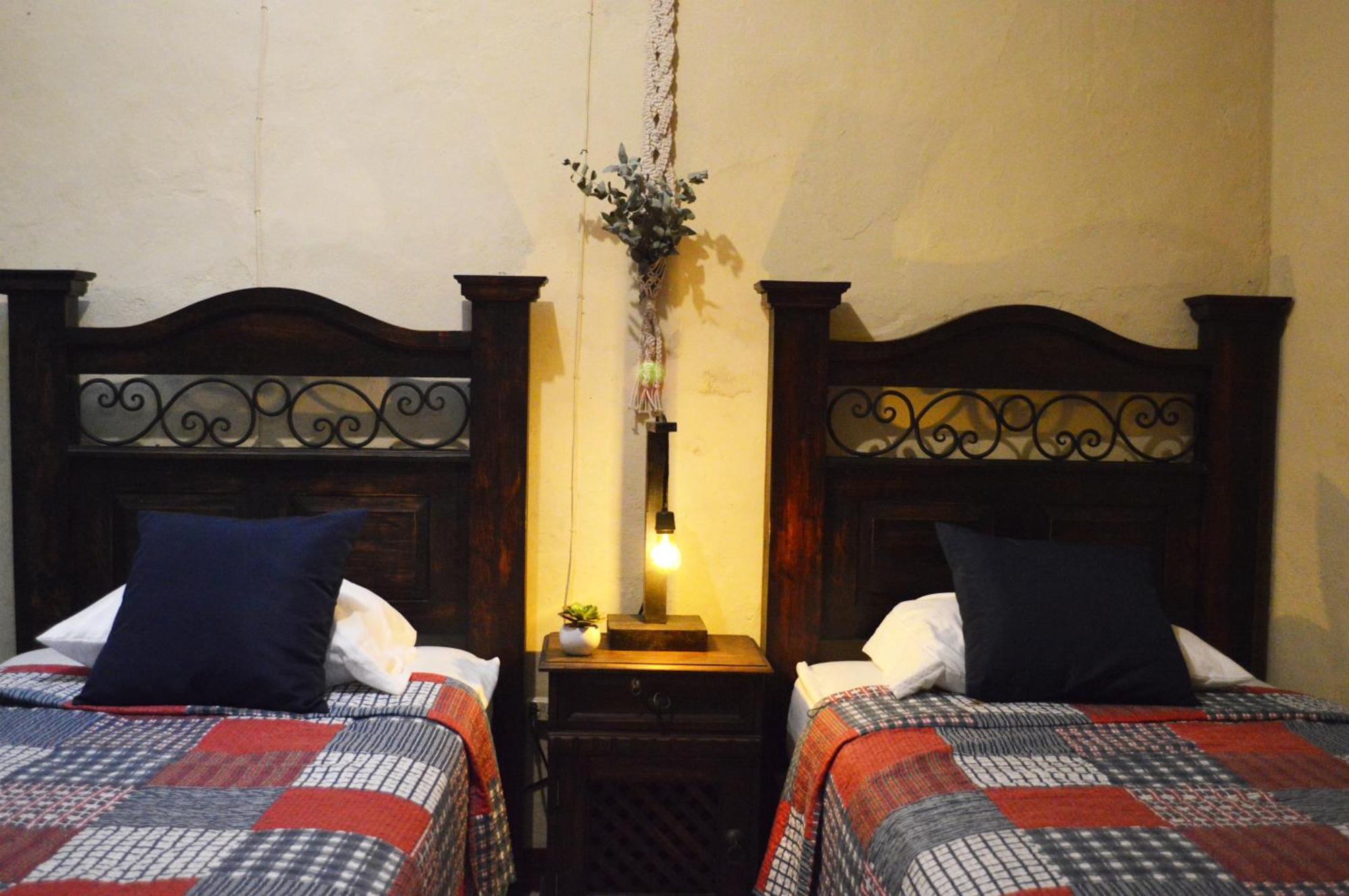 Ave del Paraiso Guest House Antigua Esterno foto