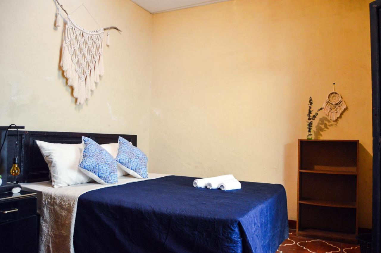 Ave del Paraiso Guest House Antigua Esterno foto